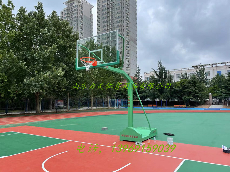 塑胶篮球场地.jpg 塑胶篮球场地.jpg